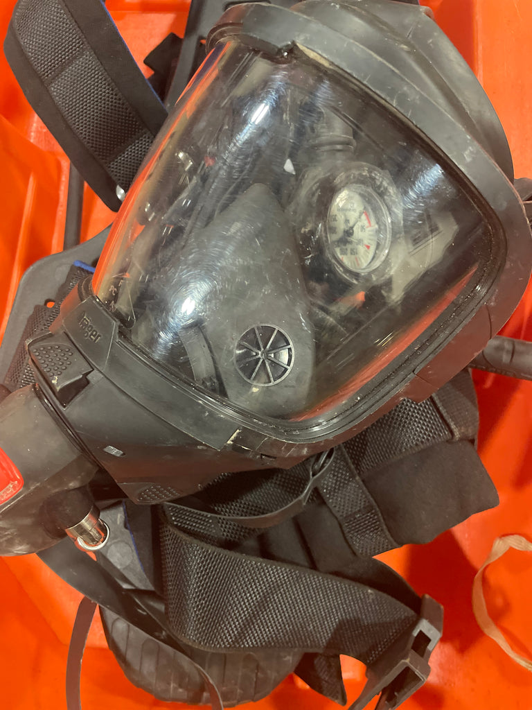 Drager breathing set with case, full face mask, harness - no cylinders.